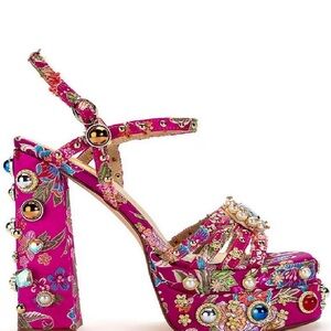 NWOT Azalea Wang Heels!